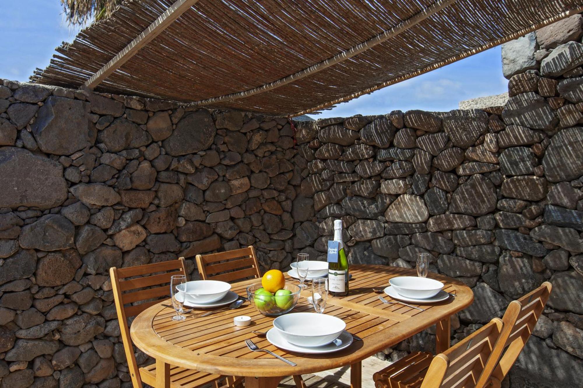 Eco Village Finca De Arrieta - Yurts And Stone Cottages - Shared Pool - Walking Distance To Arrieta Beach Tabayesco Room photo